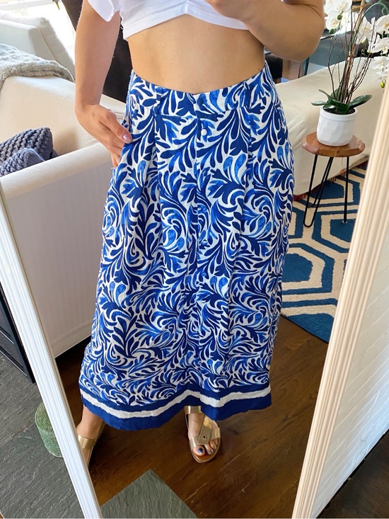 Jules & Leopold Dresses & Skirts - JULES & LEOPOLD Vibrant Blue and White Floral Print Midi Skirt! 💙